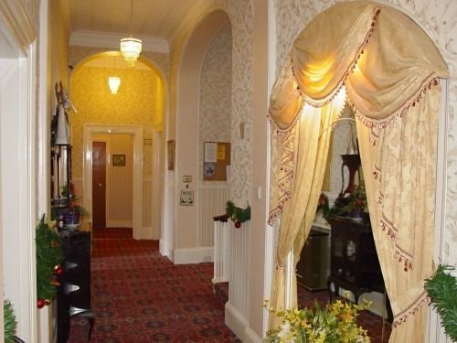 Frognel Hall Торки Екстериор снимка